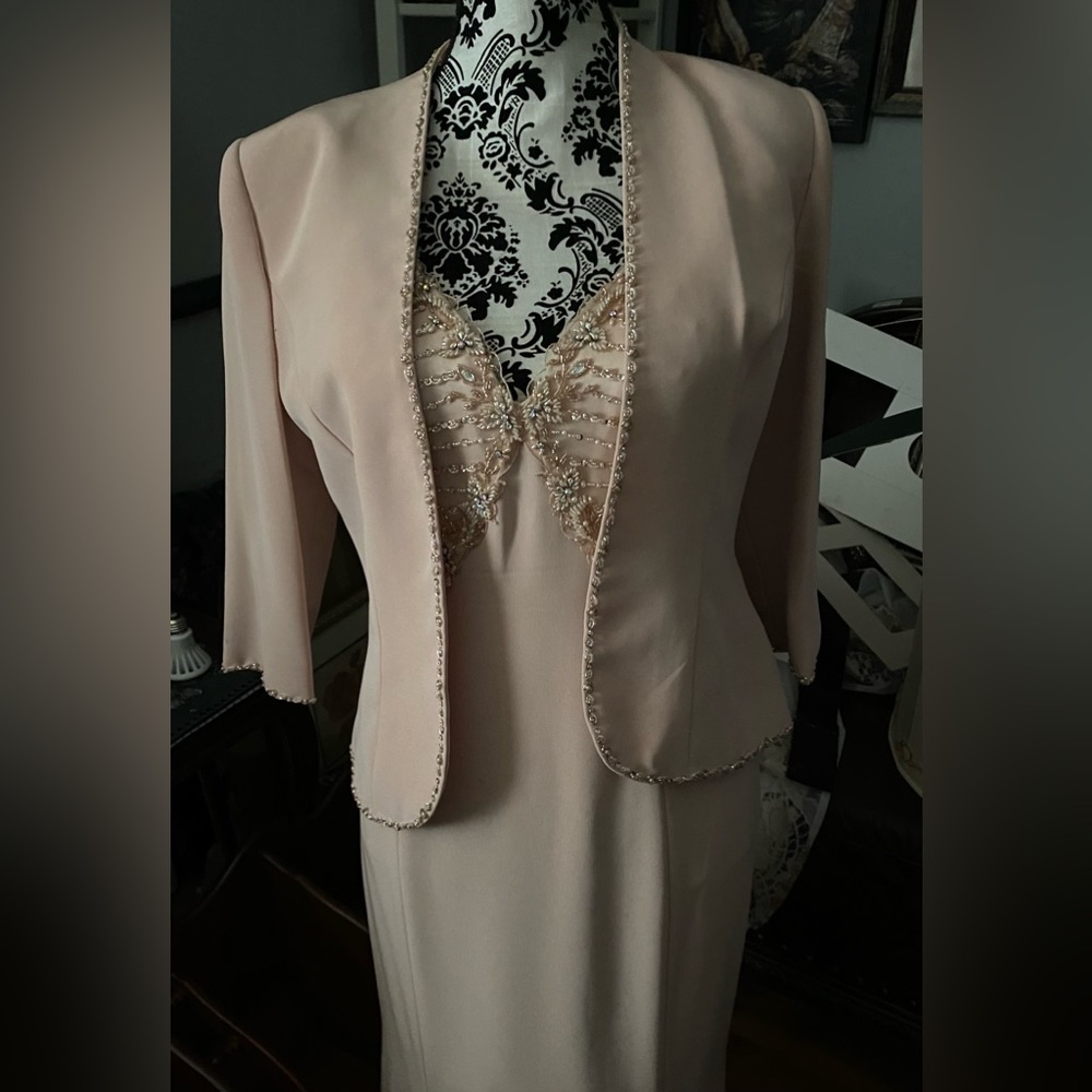 - MONTAGE by Mon Cheri. Stunning formal dress with cropped blazer size 8
